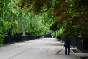 秋田・角館武家屋敷通り、黒塀が続く歴史情緒あふれる街並み（撮影:Nikon Z50）