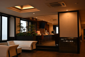 静岡・戸田温泉 海のほてる いさば、海と富士山を望むラウンジ「夕日と富士と海の風」（撮影:Nikon Z6III）