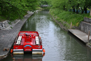 富山城址公園の松川遊覧船と運河の風景、富山の歴史と水辺の情景（撮影:Nikon Z6III）